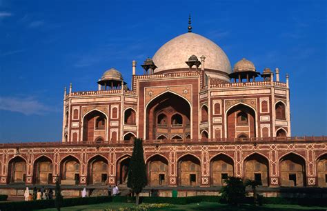 The Mughal Empire: History and Civilization .